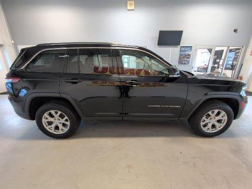 Diamond Black 2023 Jeep Grand Cherokee Limited