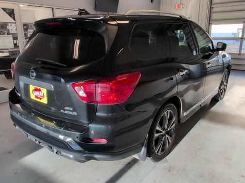 2020 Nissan Pathfinder Platinum