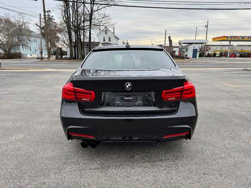 2017 BMW 330 i