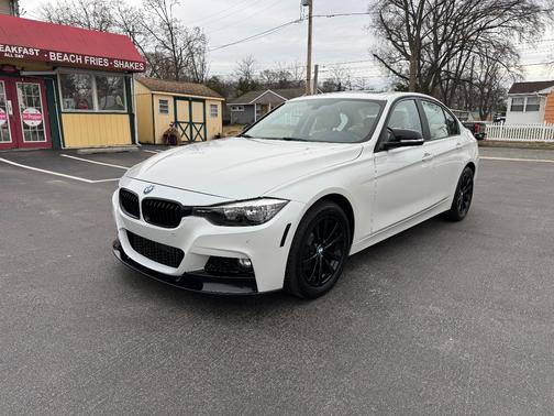 White 2016 BMW 320 i