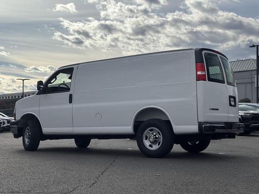 2025 Chevrolet Express 2500 RWD 2500 Regular Wheelbase WT
