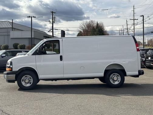 2025 Chevrolet Express 2500 RWD 2500 Regular Wheelbase WT