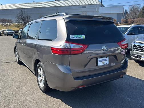 2016 Toyota Sienna LE