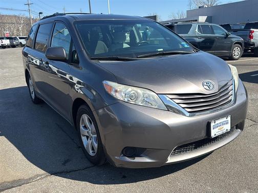 2016 Toyota Sienna LE