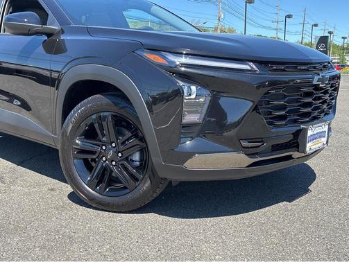 Mosaic Black Metallic 2026 Chevrolet Trax FWD ACTIV