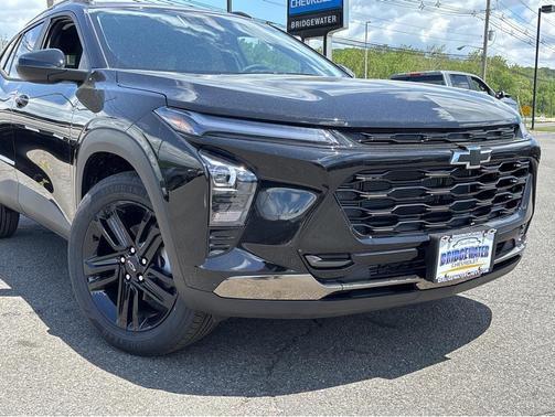 Mosaic Black Metallic 2026 Chevrolet Trax FWD ACTIV