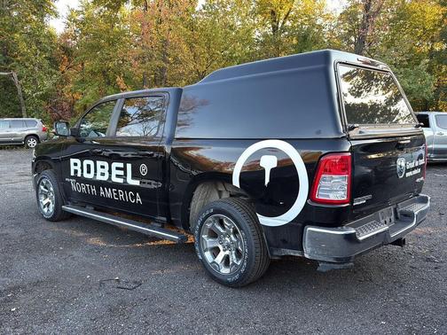 Diamond Black Crystal Pearlcoat 2022 RAM 1500 Big Horn/Lone Star