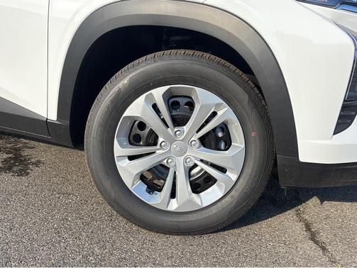 Summit White 2026 Chevrolet Trax LS