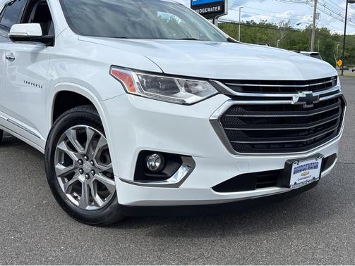 Summit White 2019 Chevrolet Traverse Premier