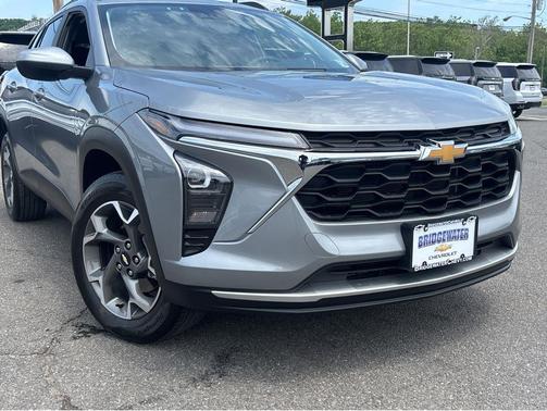 Sterling Gray Metallic 2024 Chevrolet Trax LT