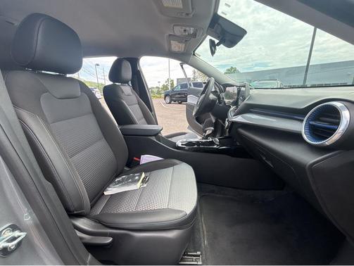 Sterling Gray Metallic 2024 Chevrolet Trax LT