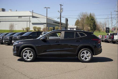 Mosaic Black Metallic 2024 Chevrolet Trax LS