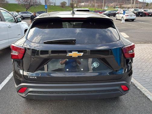 Mosaic Black Metallic 2024 Chevrolet Trax LS