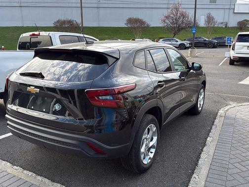 Mosaic Black Metallic 2024 Chevrolet Trax LS