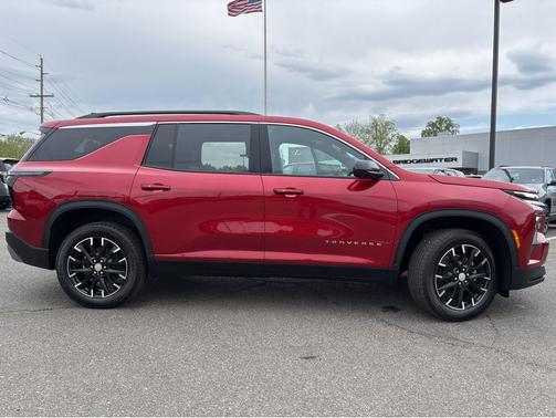 Radiant Red Tintcoat 2026 Chevrolet Traverse LT