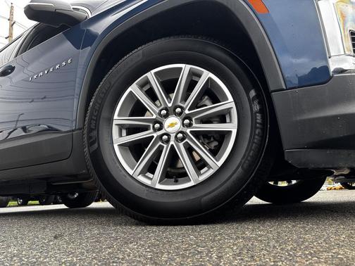 2022 Chevrolet Traverse LT Cloth