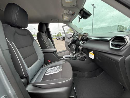 Sterling Gray Metallic 2026 Chevrolet Trailblazer LT