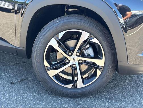 Mosaic Black Metallic 2026 Chevrolet Trax FWD 1RS
