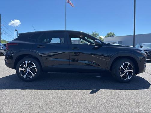 Mosaic Black Metallic 2026 Chevrolet Trax FWD 1RS