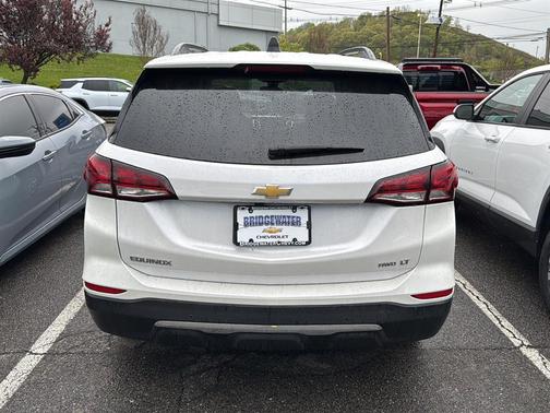 Iridescent Pearl Tricoat 2023 Chevrolet Equinox 1LT