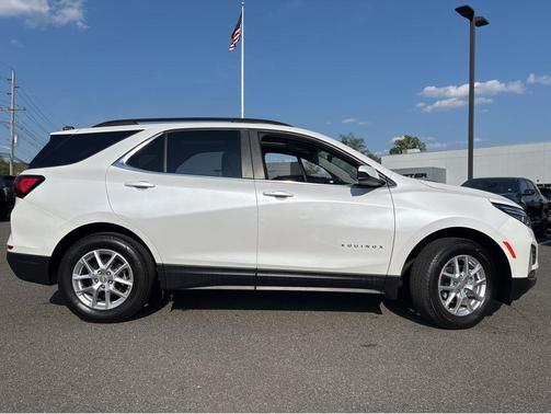 Iridescent Pearl Tricoat 2023 Chevrolet Equinox 1LT