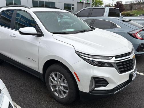Iridescent Pearl Tricoat 2023 Chevrolet Equinox 1LT