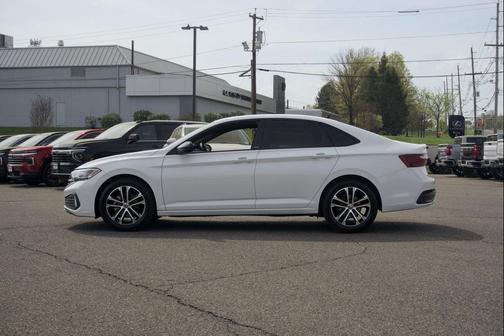Pure White 2023 Volkswagen Jetta 1.5T Sport