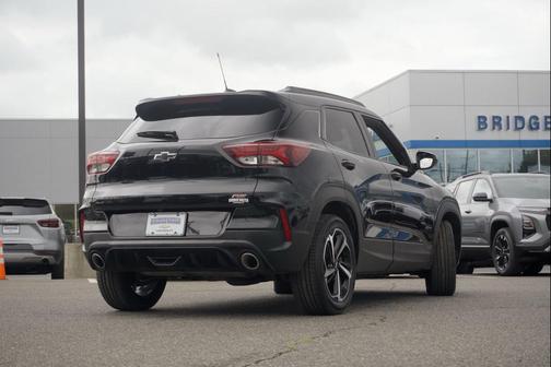 Mosaic Black Metallic 2023 Chevrolet Trailblazer RS