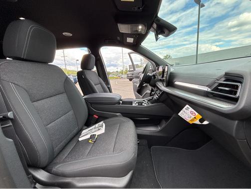 Mosaic Black Metallic 2026 Chevrolet Traverse LT