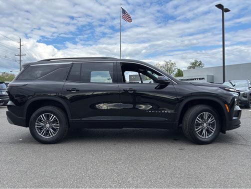 Mosaic Black Metallic 2026 Chevrolet Traverse LT