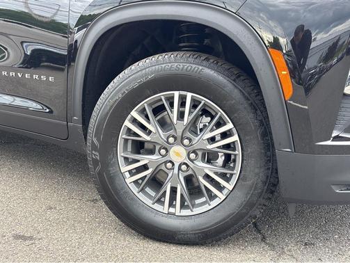 Mosaic Black Metallic 2026 Chevrolet Traverse LT