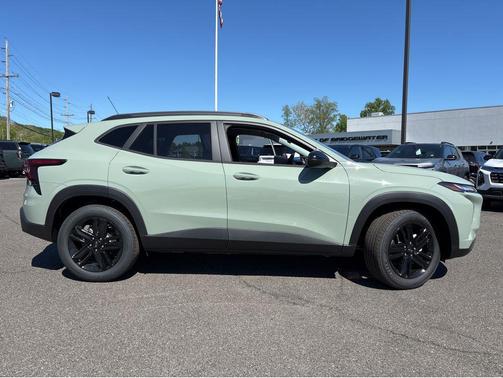 Cacti Green 2026 Chevrolet Trax FWD ACTIV