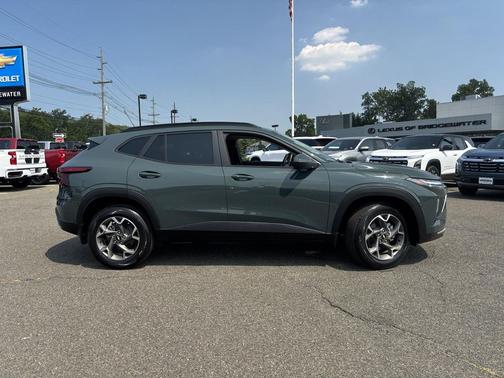 2025 Chevrolet Trax LT