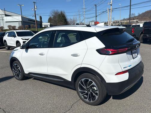Summit White 2023 Chevrolet Bolt EUV FWD Premier