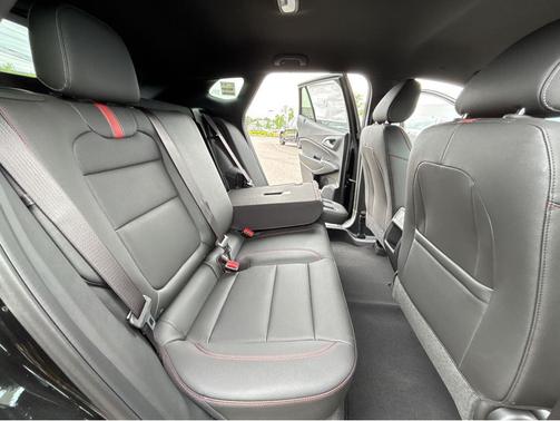 Mosaic Black Metallic 2026 Chevrolet Trax FWD 2RS