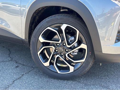 Sterling Gray Metallic 2026 Chevrolet Trax FWD 2RS