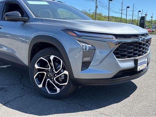 Sterling Gray Metallic 2026 Chevrolet Trax FWD 2RS
