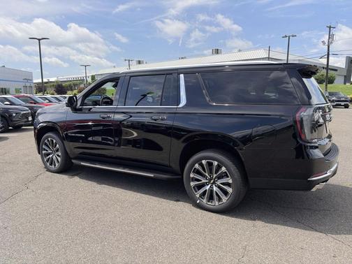 2025 Chevrolet Suburban 4WD High Country