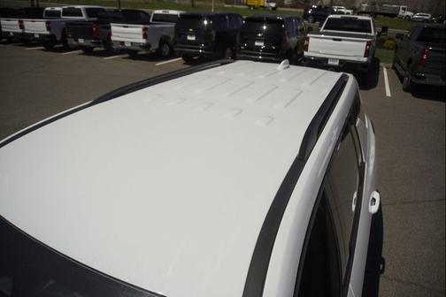 Summit White 2026 Chevrolet Traverse LT