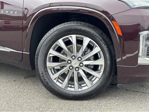 Black Cherry Metallic 2023 Chevrolet Traverse Premier