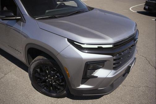 Sterling Gray Metallic 2026 Chevrolet Traverse LT