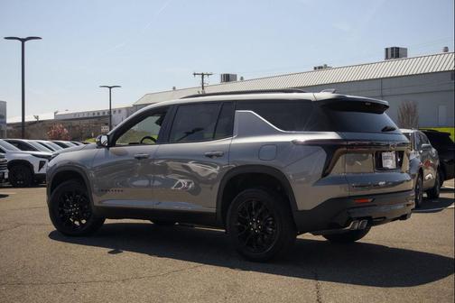 Sterling Gray Metallic 2026 Chevrolet Traverse LT