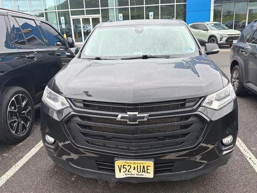 Mosaic Black Metallic 2020 Chevrolet Traverse LT Cloth