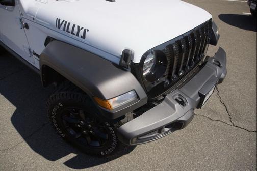Bright White Clearcoat 2022 Jeep Wrangler Willys