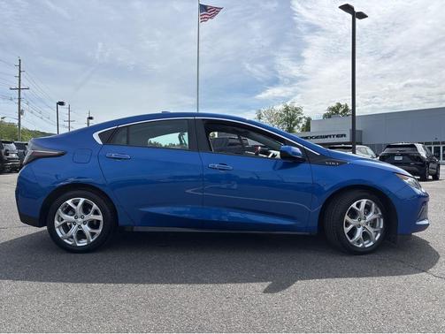 Kinetic Blue Metallic 2017 Chevrolet Volt Premier