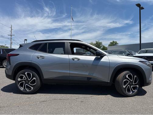 Sterling Gray Metallic 2026 Chevrolet Trax FWD 2RS