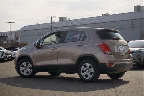 Sandy Ridge Metallic 2018 Chevrolet Trax LS