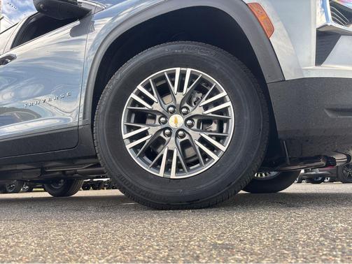 2025 Chevrolet Traverse LT