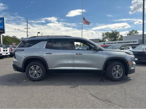 2025 Chevrolet Traverse LT