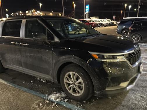 2024 Kia Carnival LX